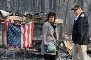 Donald Trump visita Paradise, una ciudad de California devastada por el fuego