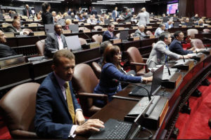 Diputados aprueban préstamo para doble sueldo de varias instituciones por 1,200 millones