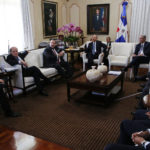 Presidente Danilo Medina trata con funcionarios proyecto de rehabilitación puerto de Manzanillo