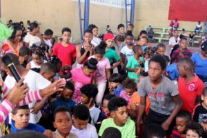 Dirigentes comunitarios de Villa Mella entregan juguetes a niños de Barrio Nuevo