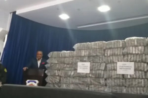 Incautan 689 paquetes de cocaína; apresan a dos colombianos y un dominicano