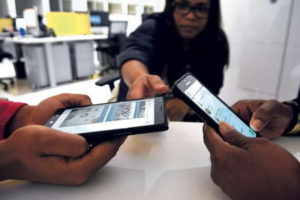 Arancel a importación de celulares sube de 3% a 8%