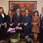 Gobernador Valdez Albizu recibe presidente regional de VISA Internacional