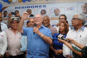 Mejía anuncia apoyo aspiraciones José Moya alcaldía Santo Domingo Oeste