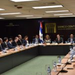 Valdez Albizu informa al sistema financiero de la disponibilidad de los más de RD$29,000 millones liberados por la JM