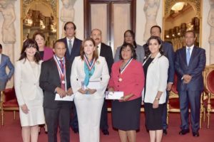 Presidente Medina entrega Premio a la Excelencia Magisterial Ercilia Pepín; reconoce a dos maestros de la diáspora