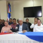 Camiones de Fenatrado paralizan sus labores en las construcciones de obras del Estado