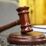 Prisión preventiva a dos hombres acusados de asaltar a mano armada a un dealer del sector Engombe