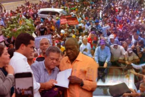 Leonel encabeza manifestación cívica en contra de una nueva modificación de la Constitución de RD