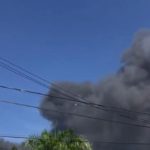 Fuego se extiende en el vertedero de Haina; varias personas afectadas por el humo