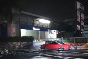 EDE Este informa vehículo impacta postes en avenida de Villa Mella y afecta servicio de varios sectores