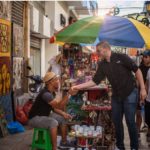 Aspirante a Regidor por el PRD Edwin Gómez Tejada realiza recorrido por Zona Colonial