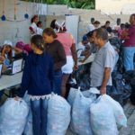 Candidato Alcalde Hugo Beras cambia plásticos por juguetes