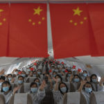Regresan a casa 12,000 trabajadores médicos luego de combatir el virus en Hubei