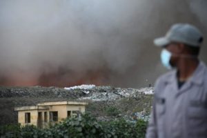 Fuego devasta parte del vertedero de Duquesa