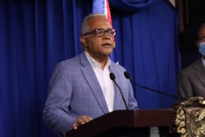 Ministro de Salud Pública niega vayan a cerrar Gran Santo Domingo