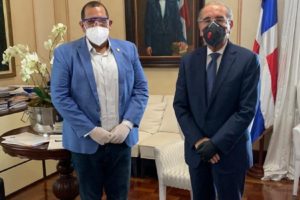 Medina recibe al alcalde de SDN para tratar situación del vertedero de Duquesa y Covid-19