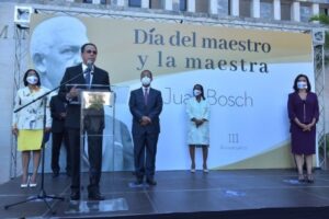 Peña Mirabal encabeza celebración Día Nacional del Maestro y 111 aniversario natalicio de Juan Bosch