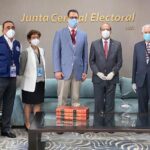 Pleno JCE recibe a representante de la Misión de Observación Electoral de IFES para Elecciones del 5 de julio
