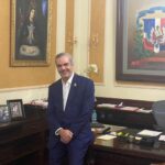 Presidente Abinader invita no colocar su fotografía en las instituciones públicas