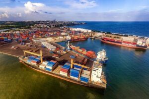 Abinader destituye 24 subdirectores de Autoridad Portuaria Dominicana