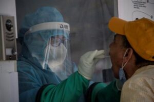 OMS prevé una prolongada pandemia, que deja casi 200,000 muertos en América Latina