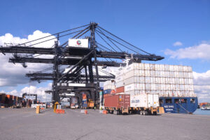 Exportaciones del régimen nacional realizadas por tres puertos del país en ocho meses reducen en un menos -4.30%