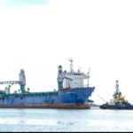 Apordom traslada Barco Bel Divina Pastora del Puerto de Bocha Chica hacia margen oriental del Río Ozama