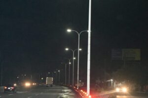 EDE Este rehabilita la iluminación de la autopista Las Américas y la Ruta 66