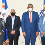 Los policías no pagarán pasaje en las guaguas de la OMSA, el Metro ni el Teleférico