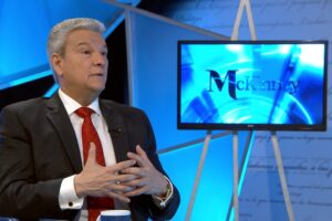 Macarrulla dice gobierno iniciará año 2021 con discusión reforma fiscal