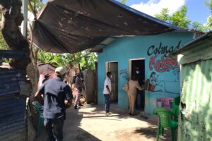 PN ocupa bebidas adulteradas en más de 15 allanamientos en San Cristóbal