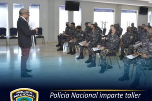 Policía Nacional imparte taller de comunicación al alto mando
