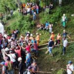 Rescatan cuerpos de 3 de los 11 mineros atrapados en un socavón en Colombia