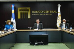 Gobernador Valdez Albizu informa economía dominicana creció 47.1 % en abril de 2021