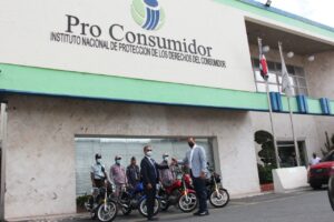 Director de Pro Consumidor dona su sueldo para comprar motocicletas que necesita la institución