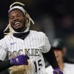 Blackmon con el bate y Raimel en la defensa guían a los Rockies