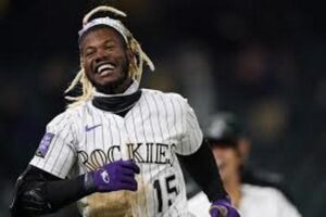 Blackmon con el bate y Raimel en la defensa guían a los Rockies