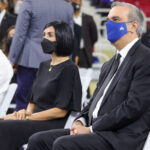 Presidente Abinader asiste al velatorio de Johnny Ventura