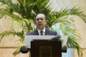 Gobernador Valdez Albizu anuncia economía se expande 12.7 % en enero-septiembre 2021