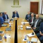 Valdez Albizu se reúne con delegación del banco de inversión J.P. Morgan