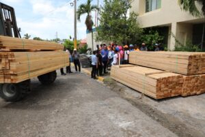 Gobierno realiza operativo reparación de 300 casas afectadas por huracán en Ramón Santana