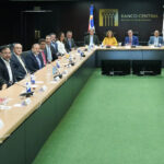 Valdez Albizu se reúne con el Conep para evaluar las perspectivas actuales y futuras de la economía dominicana