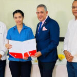 MESCyT entrega 78 becas nacionales a alumnos meritorios