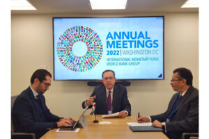 Valdez Albizu participa en las reuniones anuales del FMI y del BM