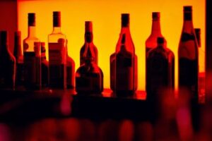 Instituciones piden cumplir restricción de horario de venta de bebidas alcohólicas