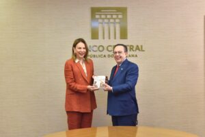 Banco Central dona libros de su colección bibliográfica a 75 bibliotecas públicas
