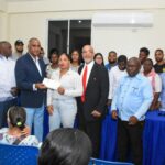 Diputado Fulcar entrega becas universitarias a 33 estudiantes meritorios de Baní  