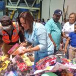 Gobernadora de Santo Domingo entrega  juguetes en Invivienda y sectores aledaños Santo Domingo Este