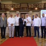 Presidente Abinader a través del FEDA entrega cheques a productores agropecuarios superior a RD$13 millones